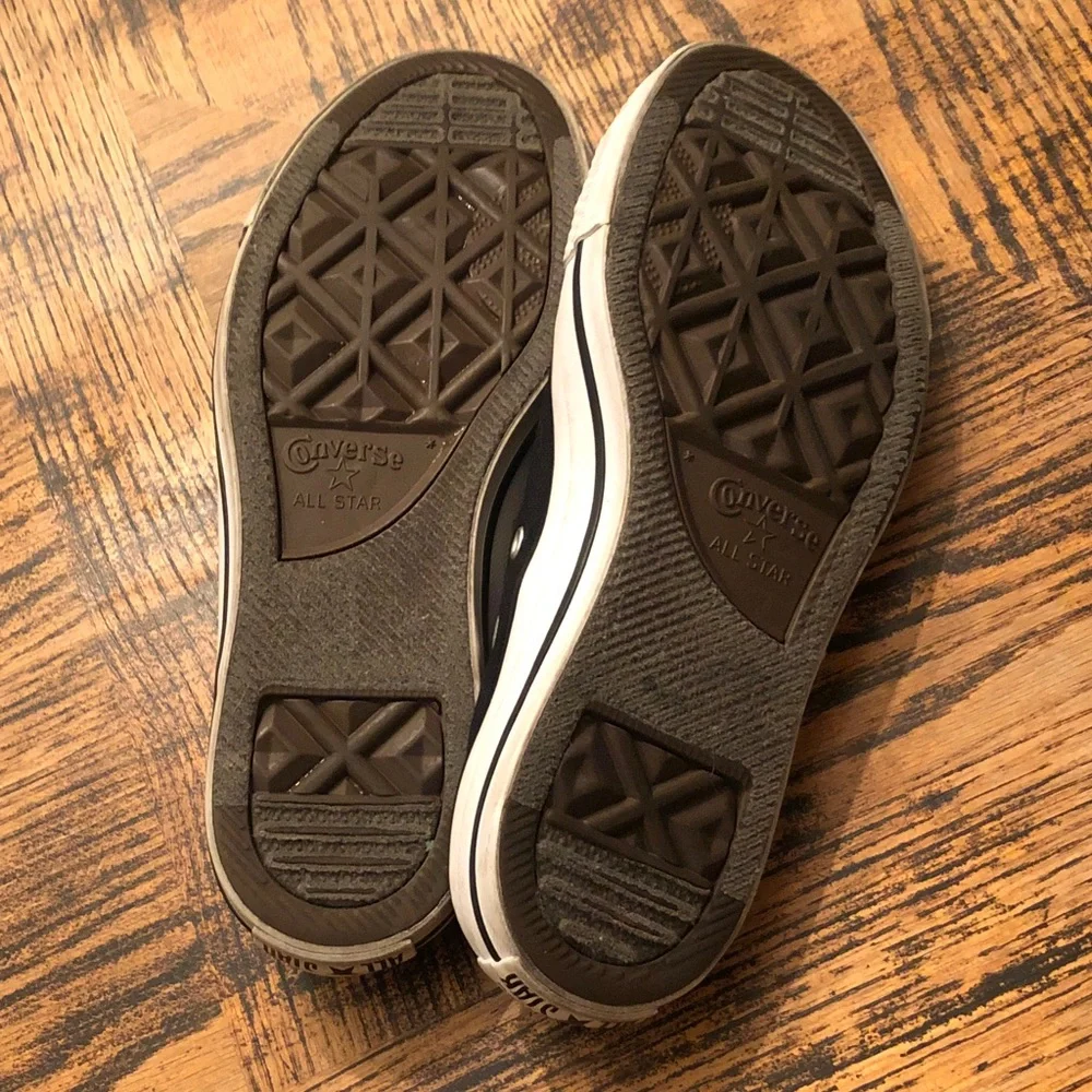 Converse Women’s Black and White Sneakers 8 - Picture 8 of 8